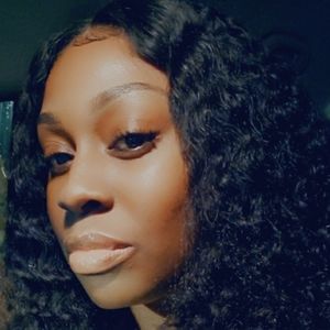 Meet your Posher, Simone